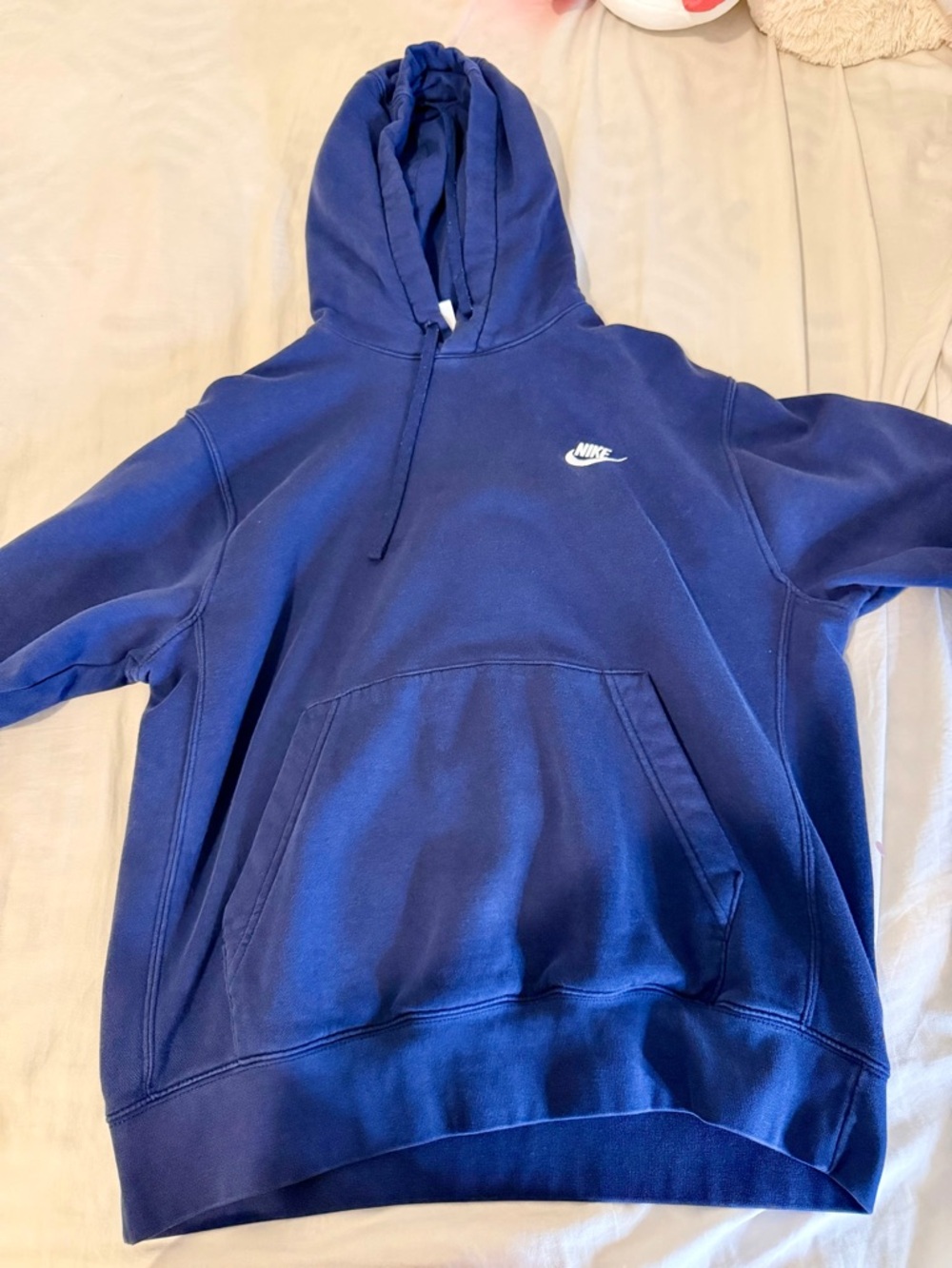 Very comfortable! I’m a girl and it fits super good for the oversized look!